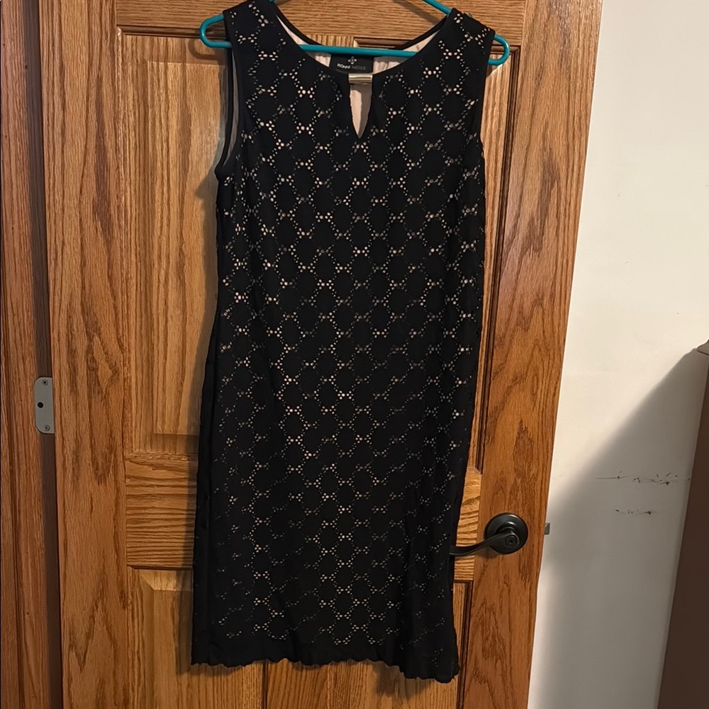 Ronni Nicole Black and Gold Midi Dress solid gold tone liner size 12 EUC